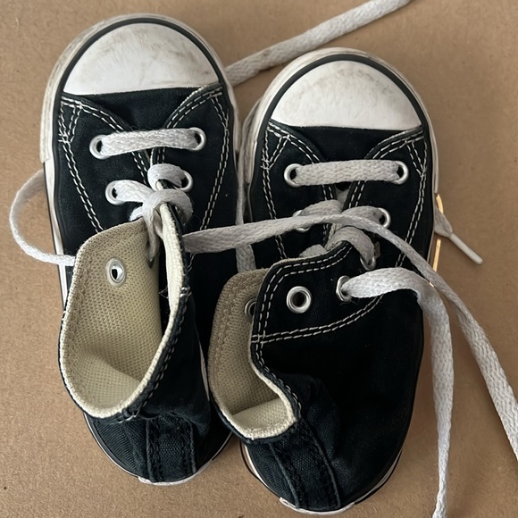 Kids black high top Converse size 7 - Picture 2 of 5